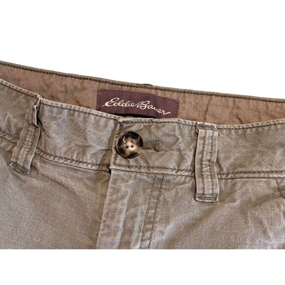Women's Eddie Bauer Gorpcore Cargo Capri Pants Green Size 6, EUC - Picture 3 of 4